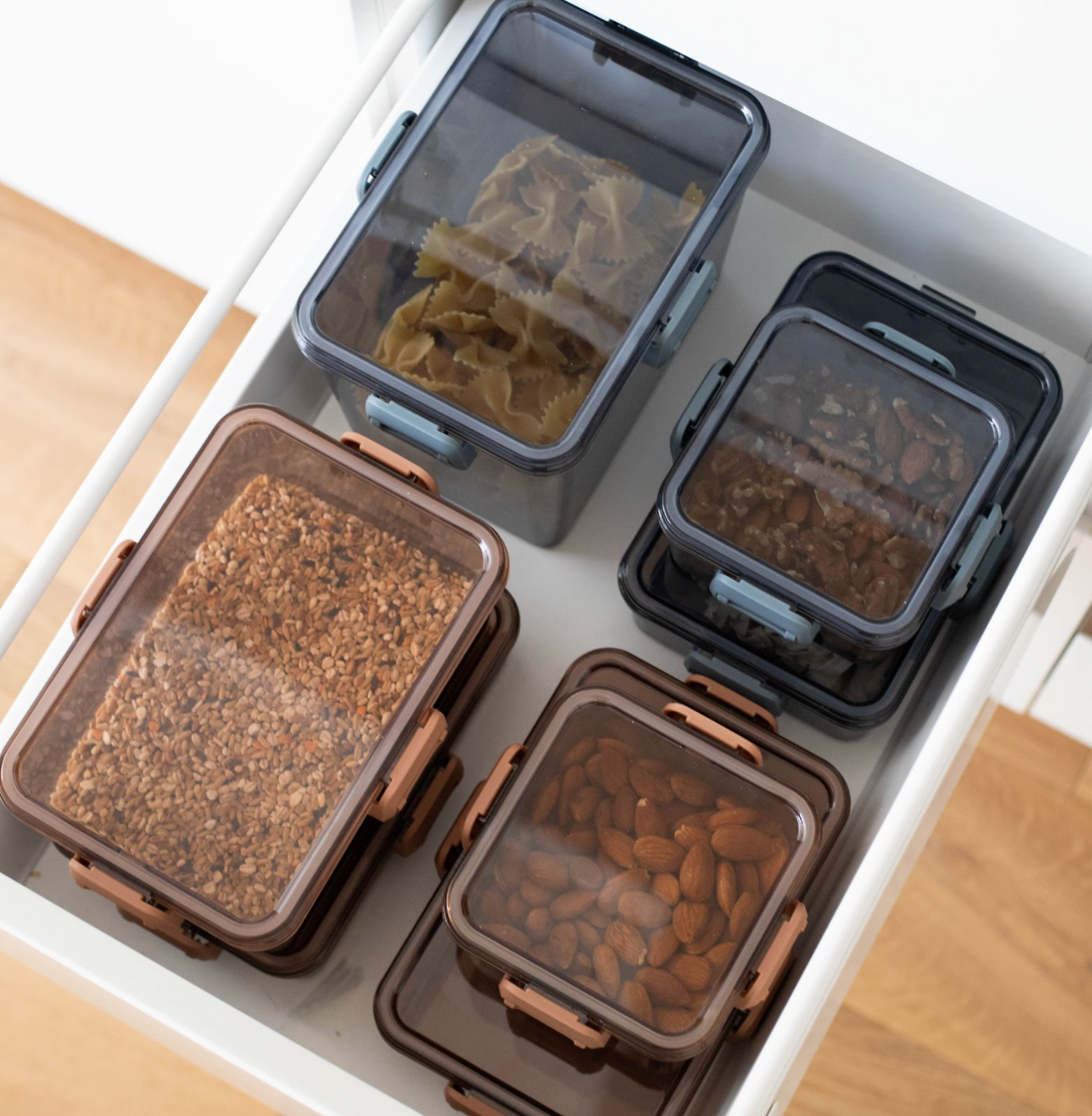 nBuckle Dried Food Container Set